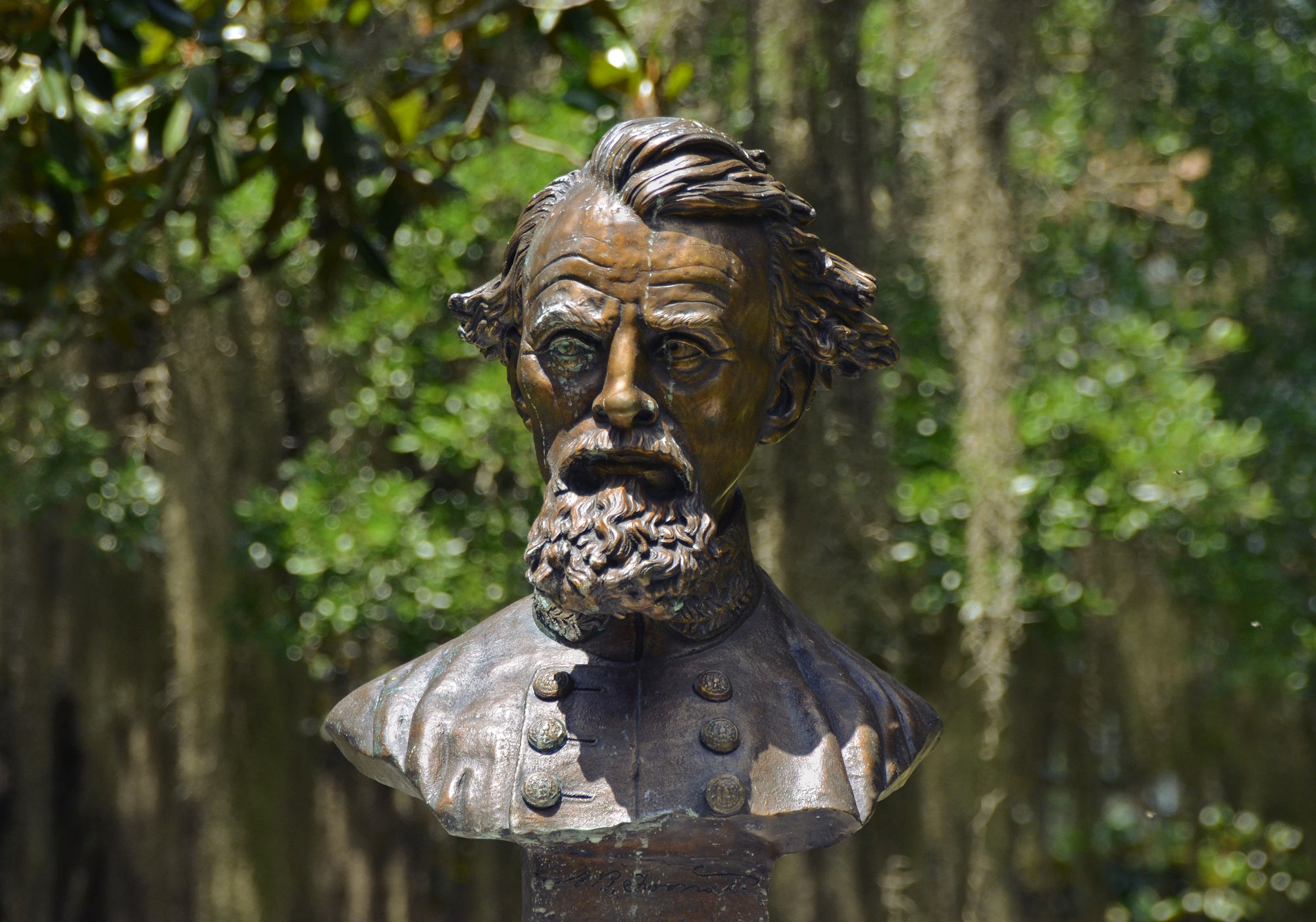 The bronze bust of Nathan Bedford Forrest in Selma’s Live Oak Cemetery. (Credit Wikimedia, photo by Clément Bardot)